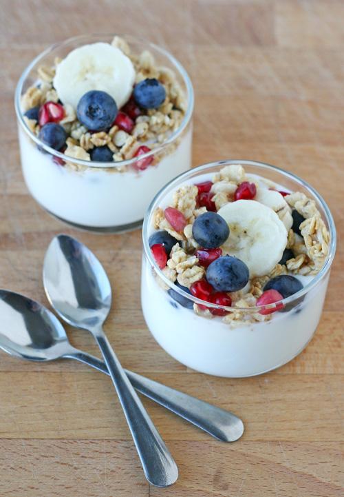 https://www.glorioustreats.com/wp-content/uploads/2013/01/Simple-Yogurt-Parfait.jpg
